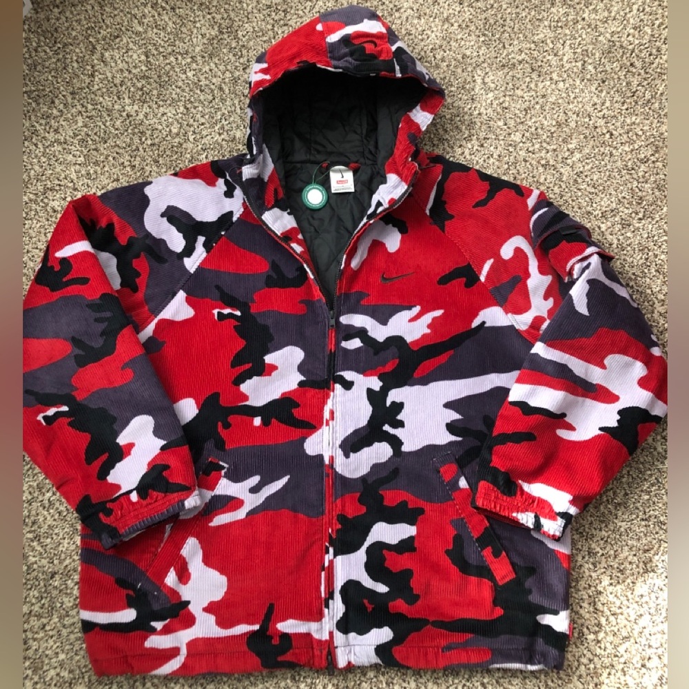 Supreme Nike corduroy full zip hooded jacket. Red camo. Size Lg. W/ StockX tag - Picture 3 of 13